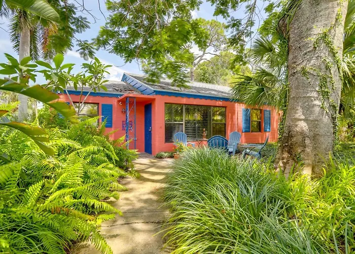 Colorful Gulfport Home Walk To The Art District!