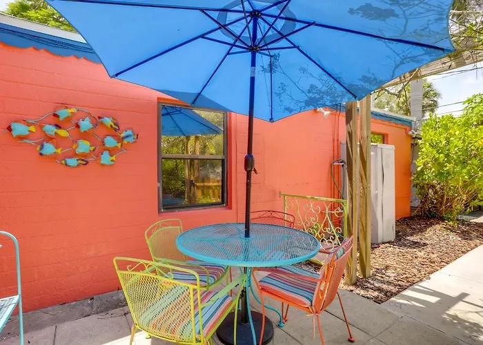 Colorful Gulfport Home Walk To The Art District!